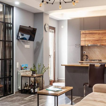 Veli Group Apartment In Old City クタイシ エクステリア 写真