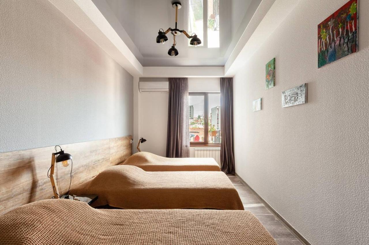 Veli Group Apartment In Old City クタイシ エクステリア 写真