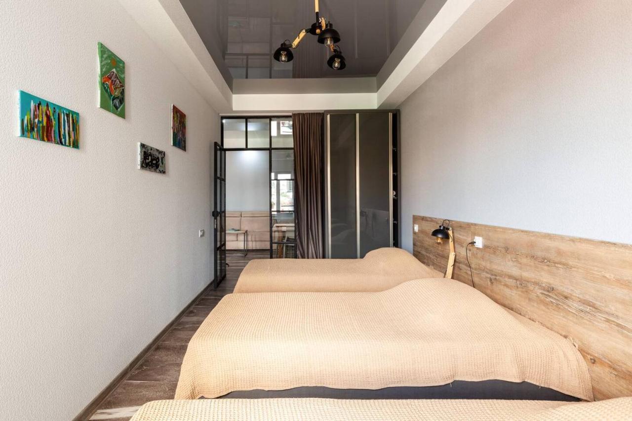 Veli Group Apartment In Old City クタイシ エクステリア 写真