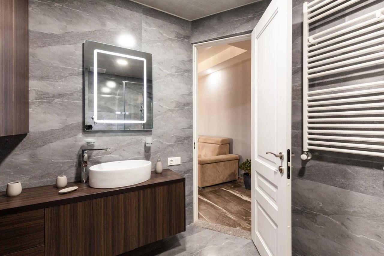 Veli Group Apartment In Old City クタイシ エクステリア 写真